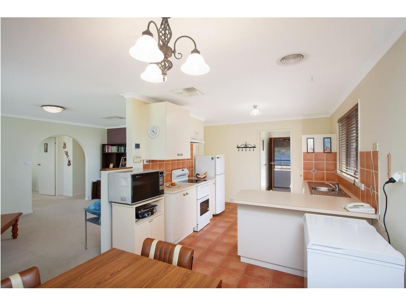 9 Matheson Place, Estella NSW 2650