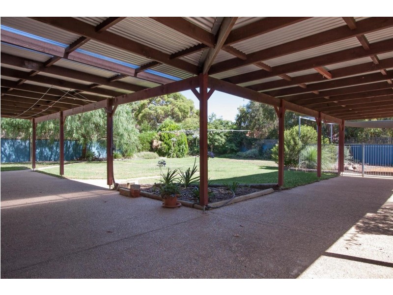 9 Matheson Place, Estella NSW 2650