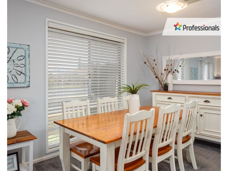 24 Merinda Crescent, Kooringal NSW 2650