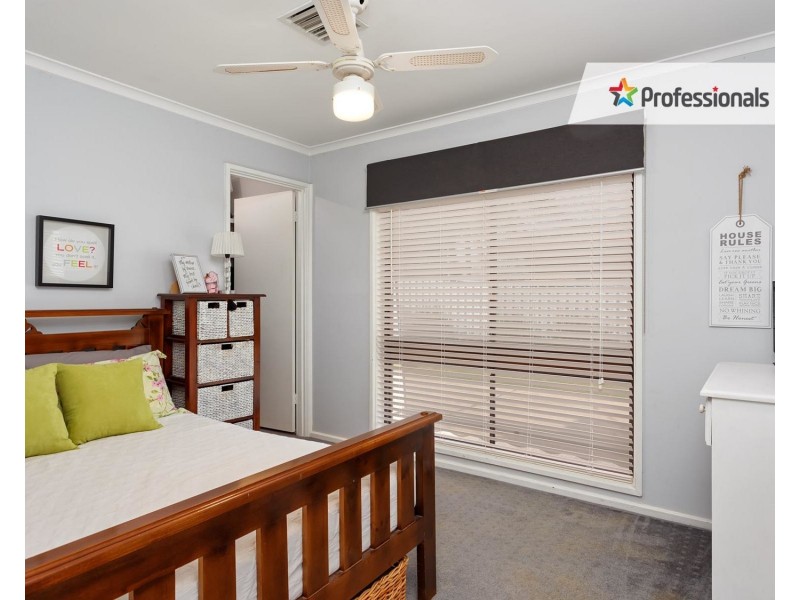 24 Merinda Crescent, Kooringal NSW 2650