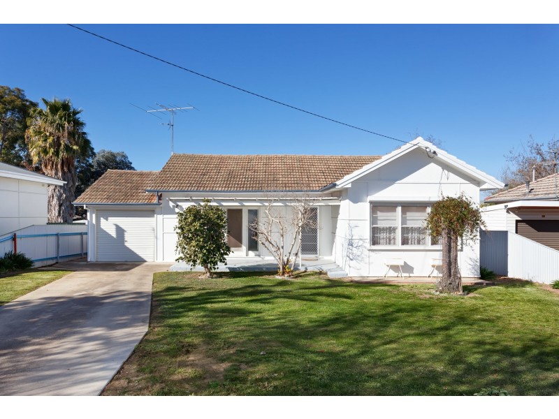 337 Lake Albert Road, Lake Albert NSW 2650