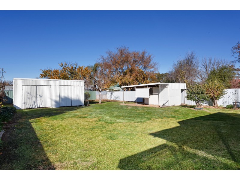 337 Lake Albert Road, Lake Albert NSW 2650