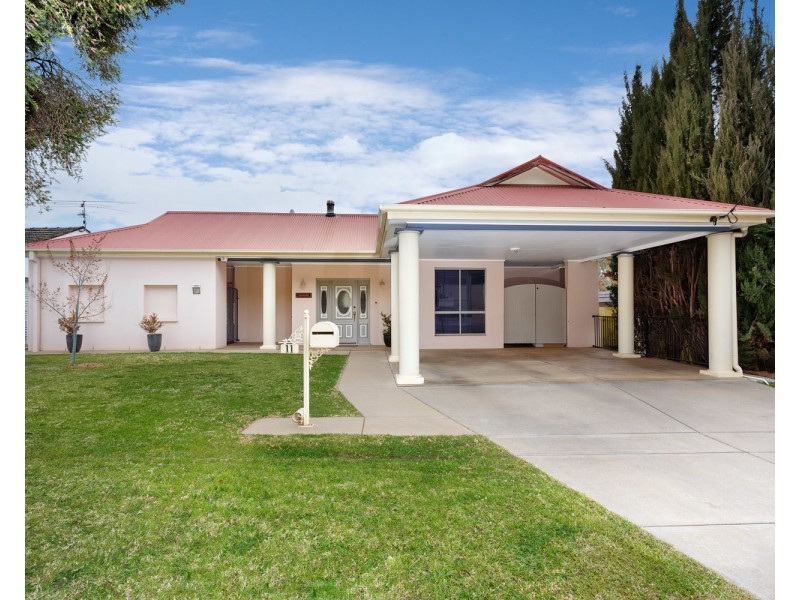 11 Warrawong Street, Kooringal NSW 2650