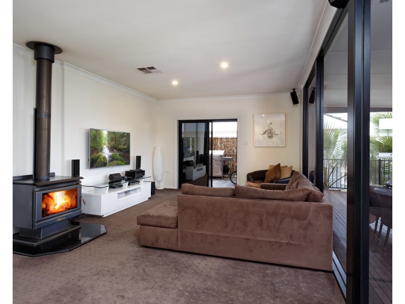 11 Warrawong Street, Kooringal NSW 2650