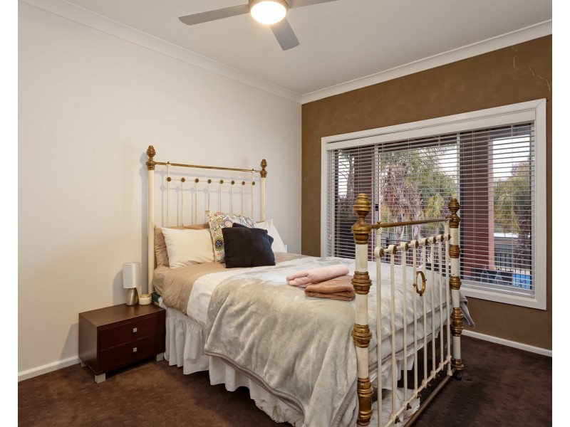 11 Warrawong Street, Kooringal NSW 2650