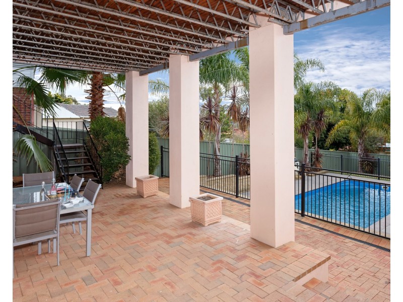 11 Warrawong Street, Kooringal NSW 2650