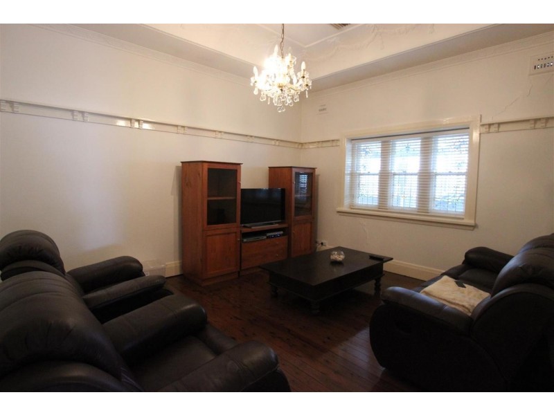 25 Oates Avenue, Wagga Wagga NSW 2650