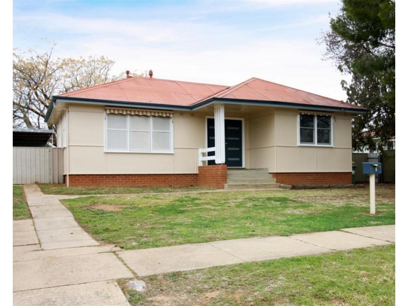 9 Hunter Street, Mount Austin NSW 2650