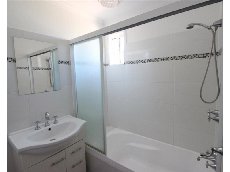 9 Hunter Street, Mount Austin NSW 2650