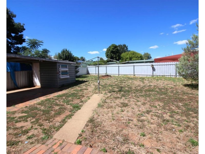 9 Hunter Street, Mount Austin NSW 2650