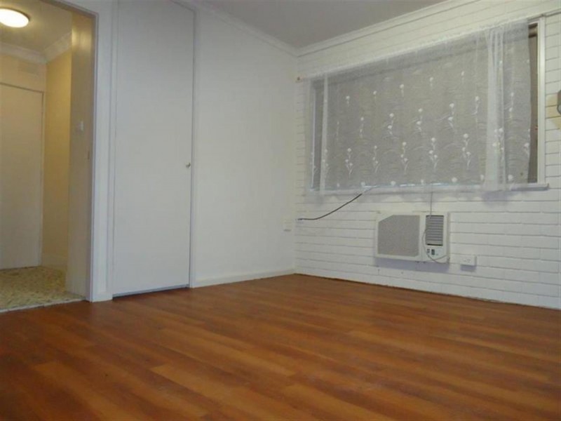 1/2 Fairbairn Crescent, Kooringal NSW 2650