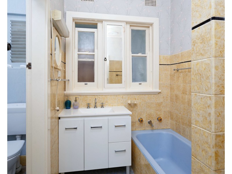 156 Fernleigh Road, Mount Austin NSW 2650