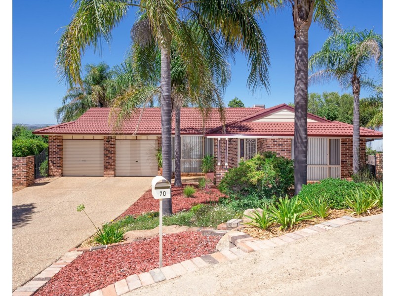 70 Simkin Crescent, Kooringal NSW 2650