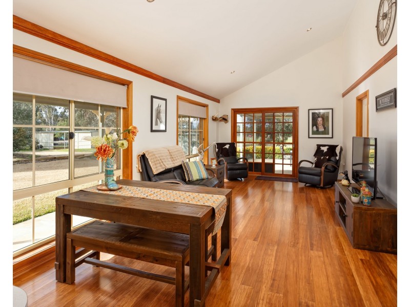 137 Main Street, Lake Albert NSW 2650