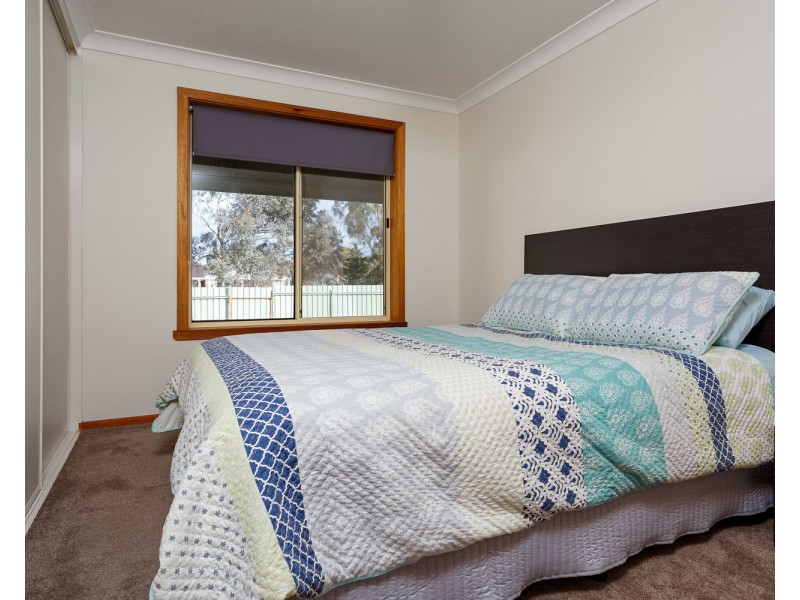 137 Main Street, Lake Albert NSW 2650