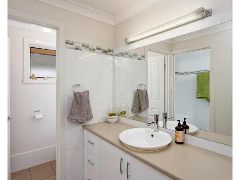 137 Main Street, Lake Albert NSW 2650