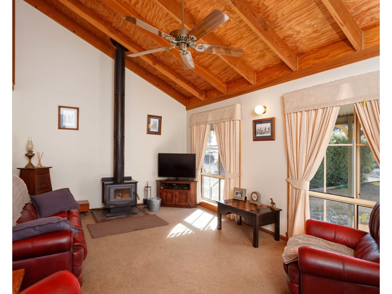 137 Main Street, Lake Albert NSW 2650