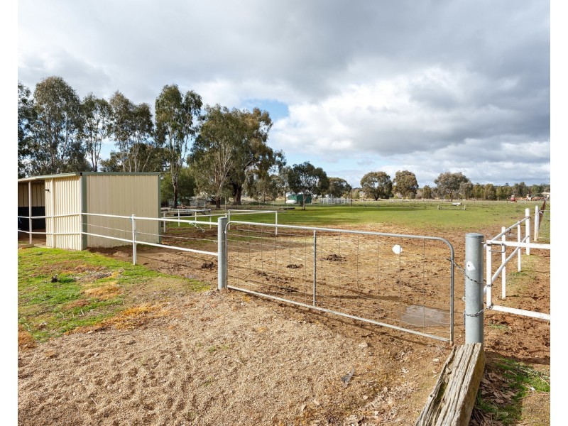 137 Main Street, Lake Albert NSW 2650