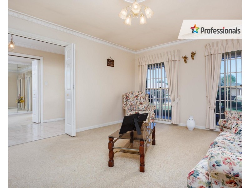 6 Nara Place, Glenfield Park NSW 2650