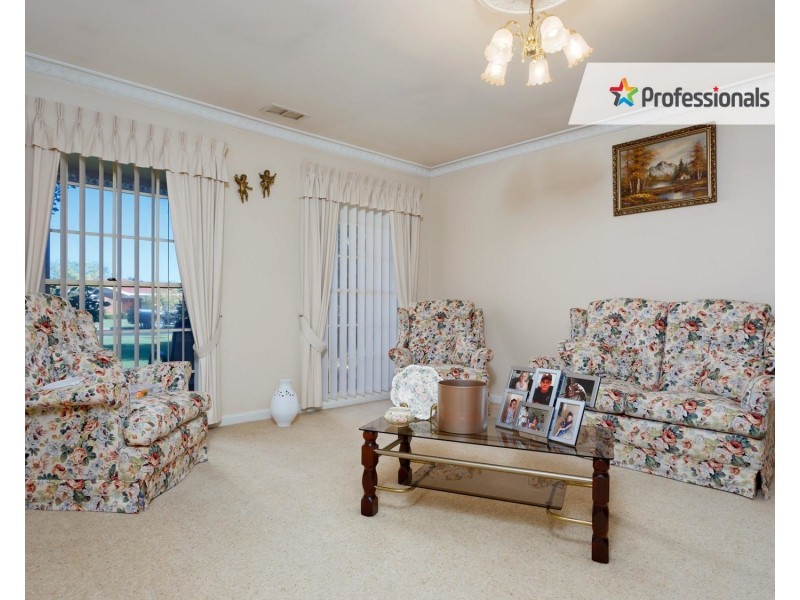 6 Nara Place, Glenfield Park NSW 2650