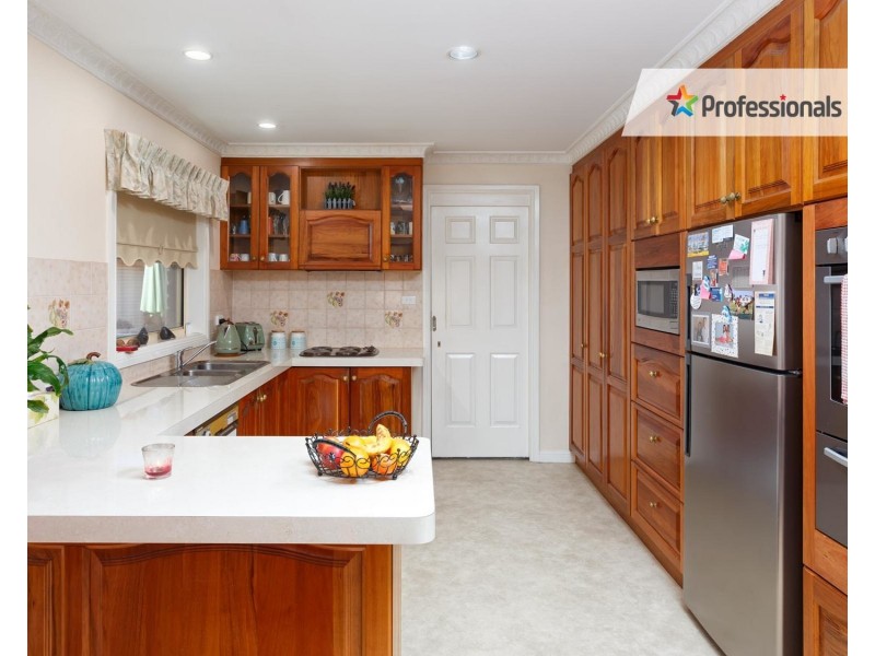 6 Nara Place, Glenfield Park NSW 2650