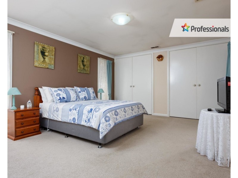 6 Nara Place, Glenfield Park NSW 2650