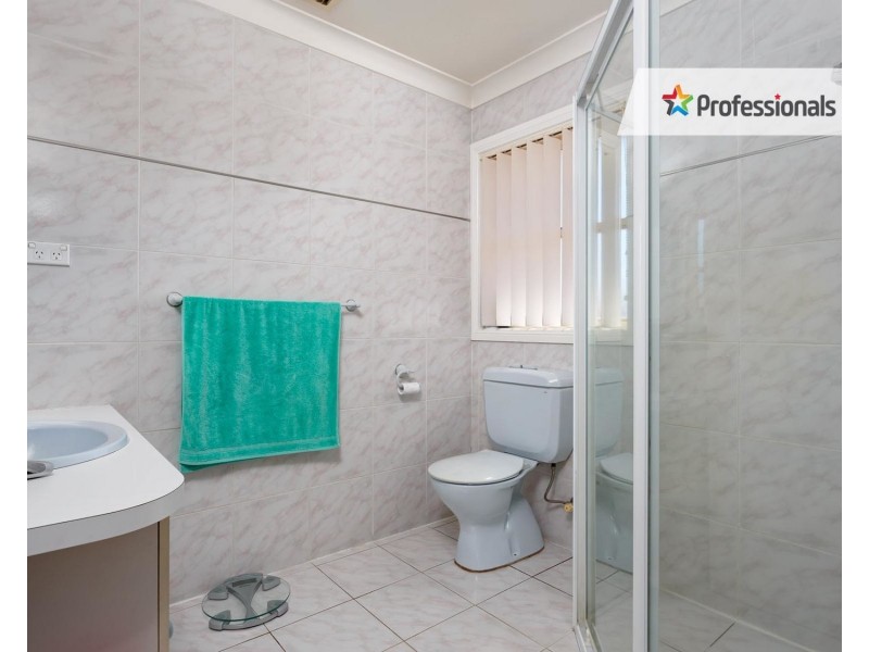 6 Nara Place, Glenfield Park NSW 2650