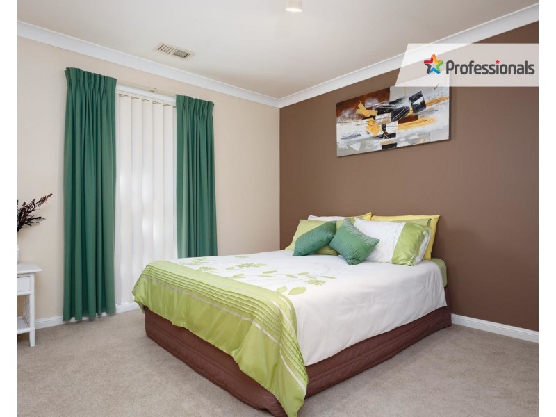 6 Nara Place, Glenfield Park NSW 2650