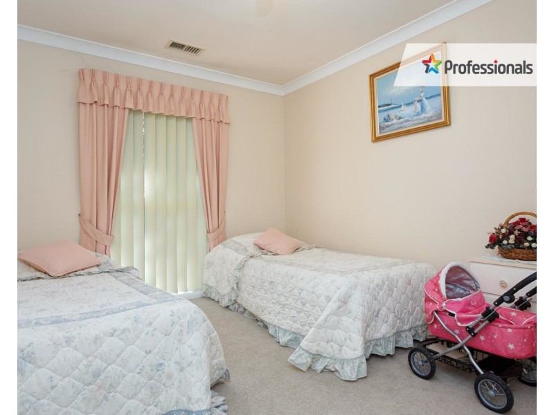 6 Nara Place, Glenfield Park NSW 2650