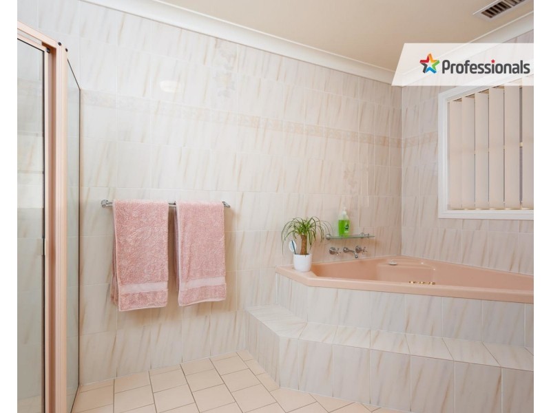 6 Nara Place, Glenfield Park NSW 2650