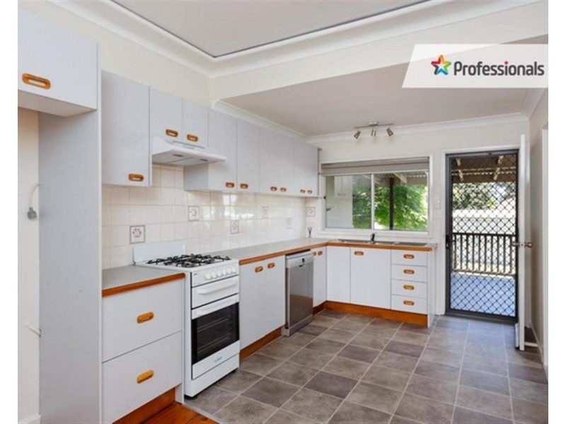 4 Tucker Street, Turvey Park NSW 2650