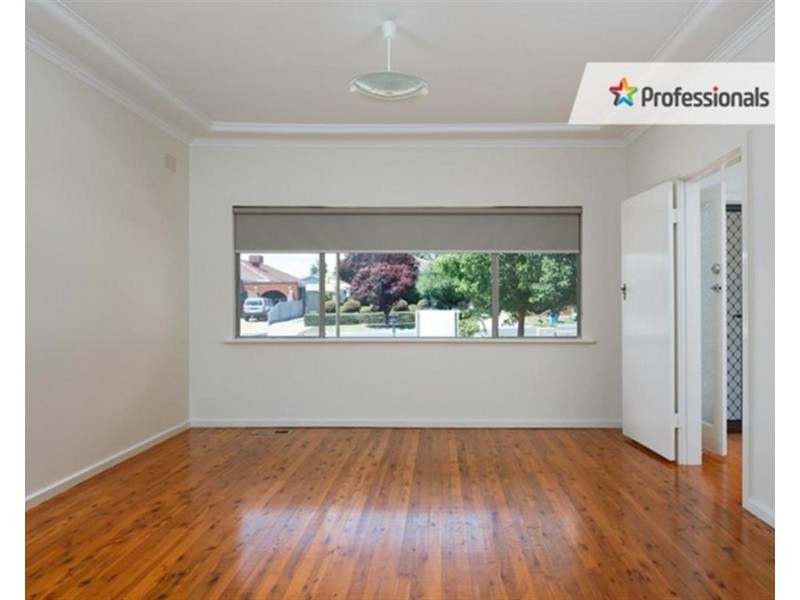 4 Tucker Street, Turvey Park NSW 2650