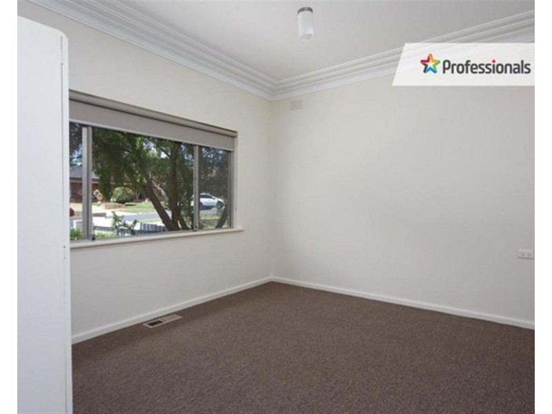 4 Tucker Street, Turvey Park NSW 2650