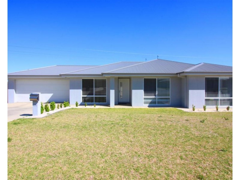 2/8 Kellerman Street, Boorooma NSW 2650