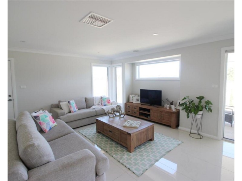 2/8 Kellerman Street, Boorooma NSW 2650