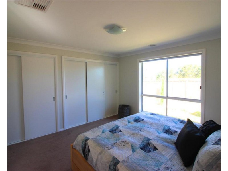 2/8 Kellerman Street, Boorooma NSW 2650