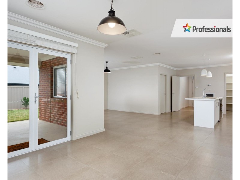 30 Flack Crescent, Boorooma NSW 2650