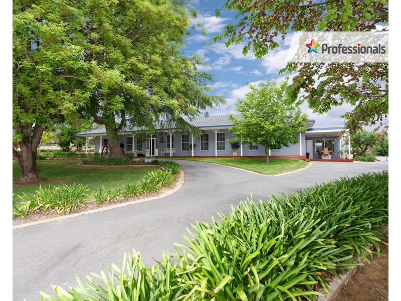 14 Silverwood Road, Lake Albert NSW 2650