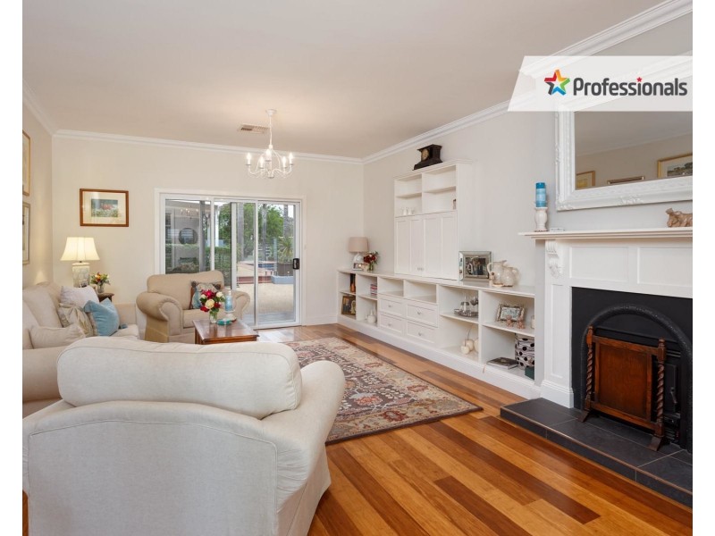 14 Silverwood Road, Lake Albert NSW 2650