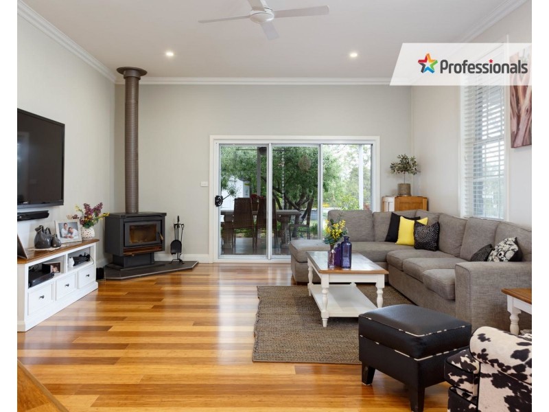 14 Silverwood Road, Lake Albert NSW 2650