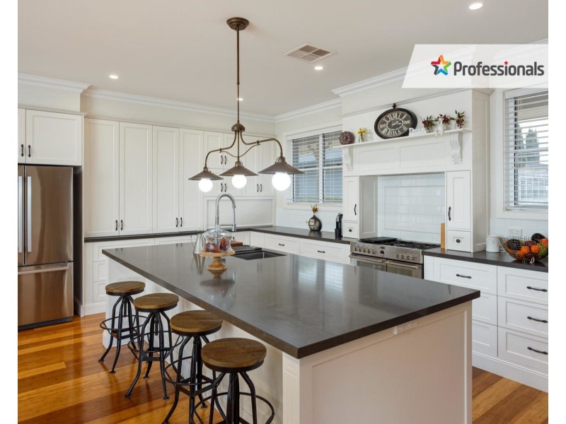 14 Silverwood Road, Lake Albert NSW 2650