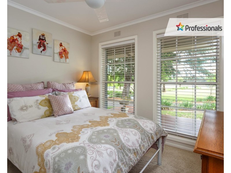 14 Silverwood Road, Lake Albert NSW 2650