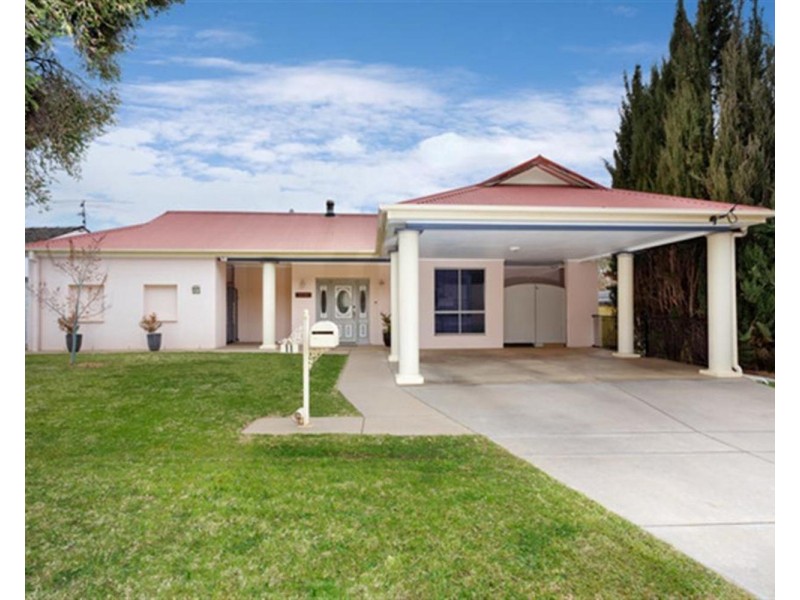 11 Warrawong Street, Kooringal NSW 2650