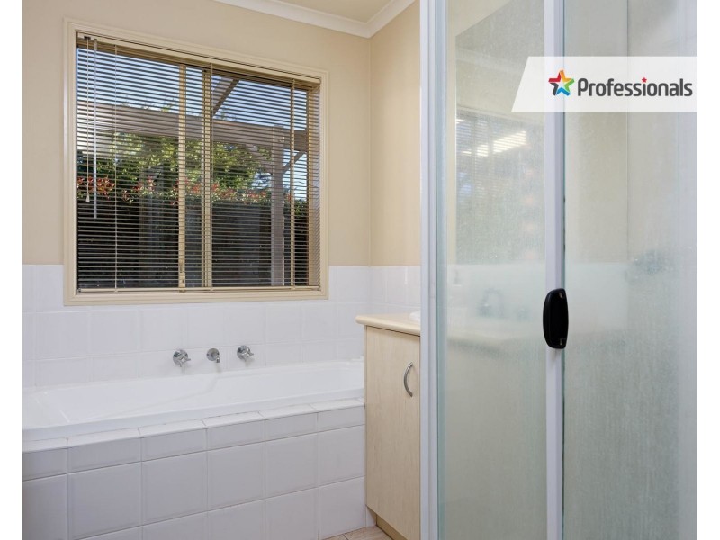 6 Grampian Place, Tatton NSW 2650