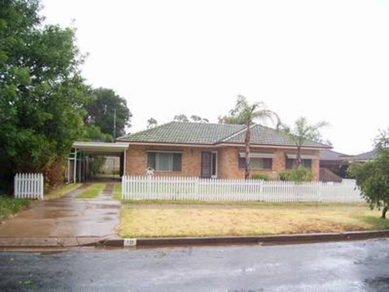 18 Lusher Avenue, Turvey Park NSW 2650