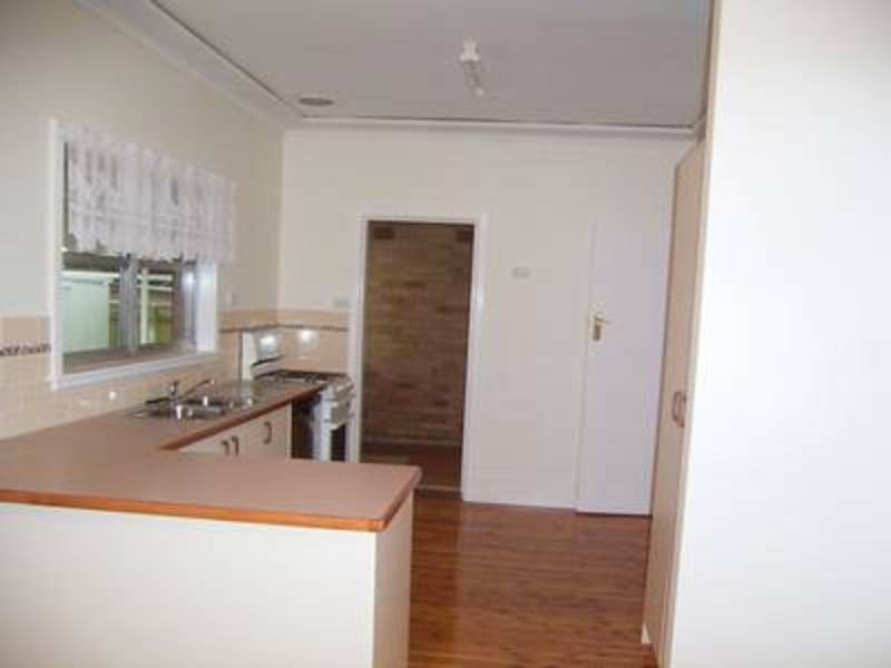 18 Lusher Avenue, Turvey Park NSW 2650