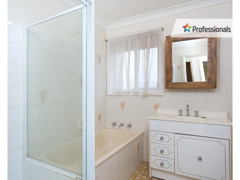 19 Gunyah Place, Glenfield Park NSW 2650