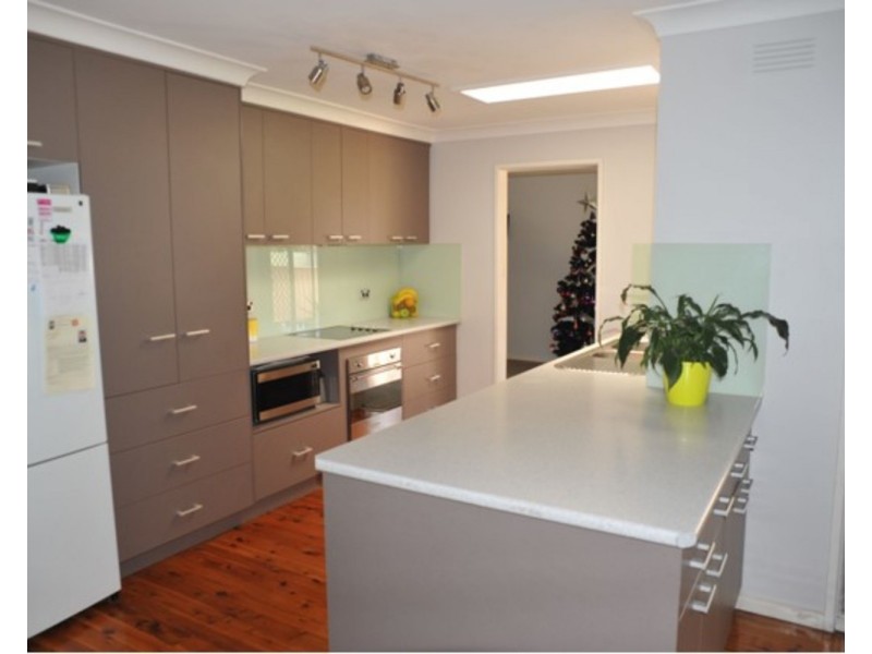 34 Geneva Crescent, Lake Albert NSW 2650