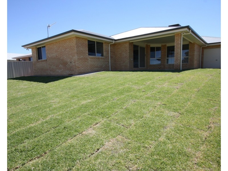 16 Samson Avenue, Estella NSW 2650