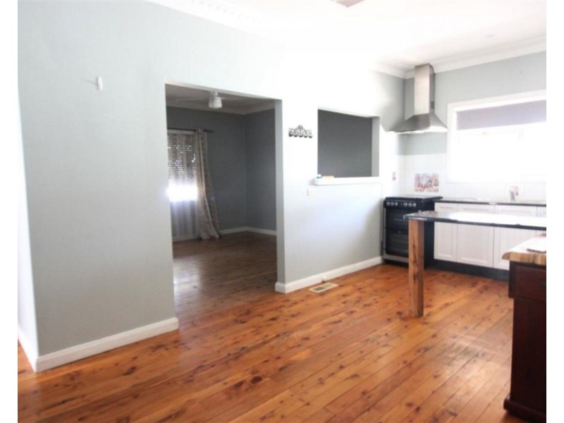 18 Beltana Avenue, Mount Austin NSW 2650